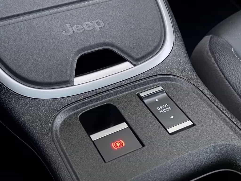 Jeep Avenger SUMMIT AUTOMATIK LEDER PANORAMA GARANTIE 02/2025-photo-44