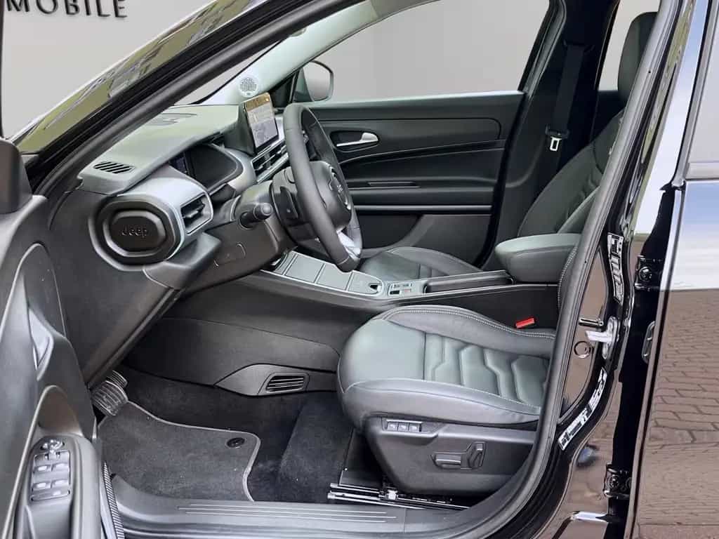 Jeep Avenger SUMMIT AUTOMATIK LEDER PANORAMA GARANTIE 02/2025-photo-9