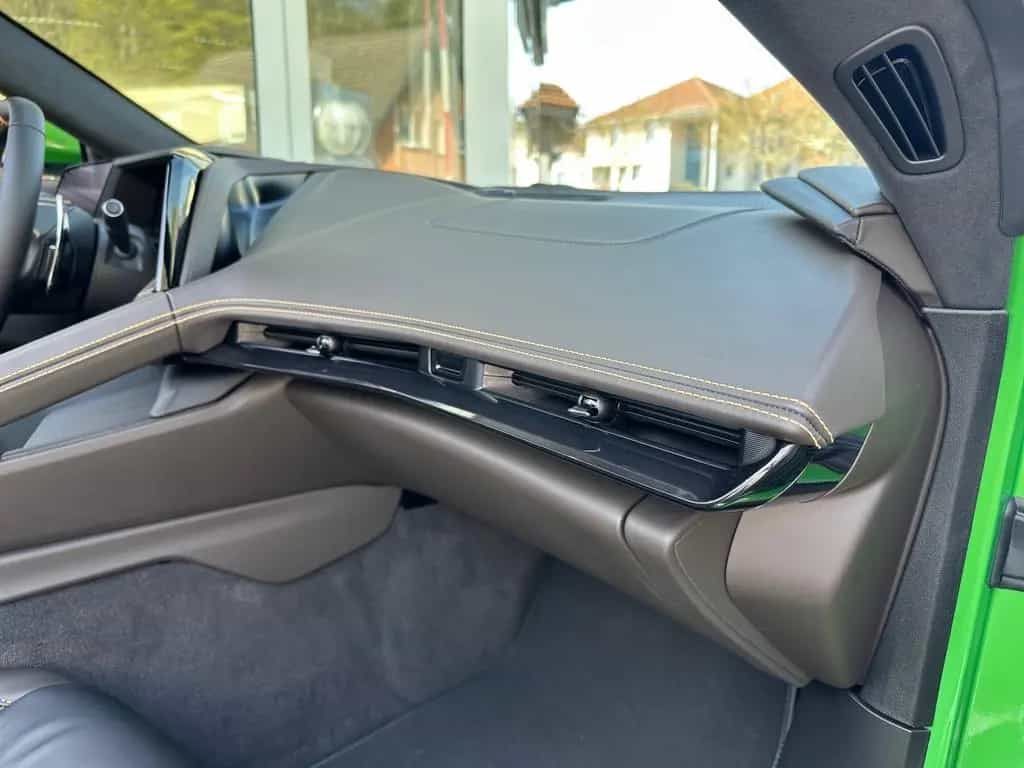 Corvette C8 Stingray Convertible 6.2L 3LT New Interior 26 null-photo-15