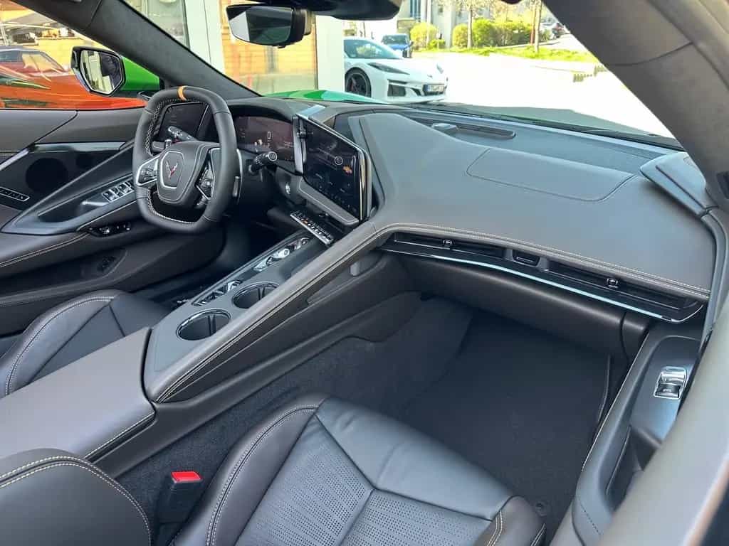 Corvette C8 Stingray Convertible 6.2L 3LT New Interior 26 null-photo-3
