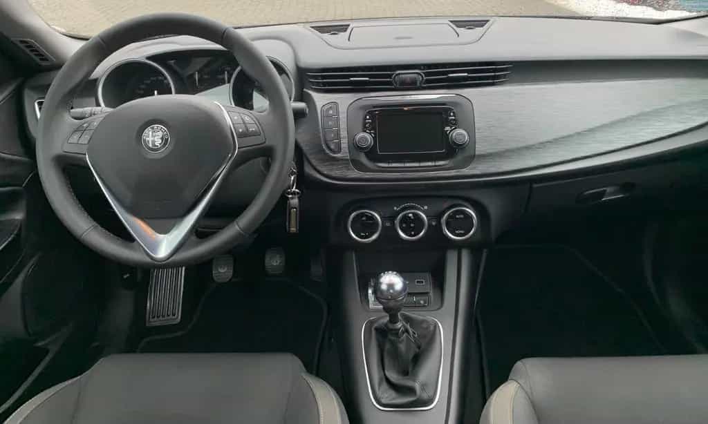 Alfa Romeo Giulietta Super 1,4 Xenon Temp Shzg 25TKM 1.Hand 08/2019-photo-11