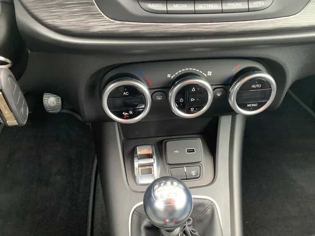 Alfa Romeo Giulietta Super 1,4 Xenon Temp Shzg 25TKM 1.Hand 08/2019-photo-14