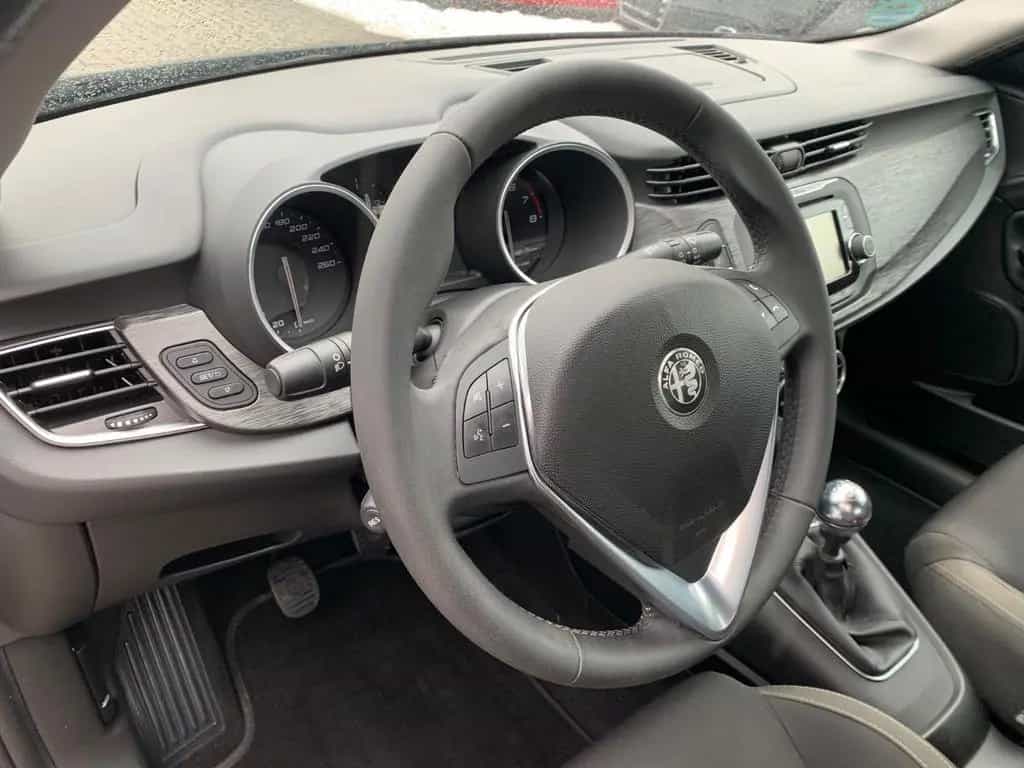 Alfa Romeo Giulietta Super 1,4 Xenon Temp Shzg 25TKM 1.Hand 08/2019-photo-6