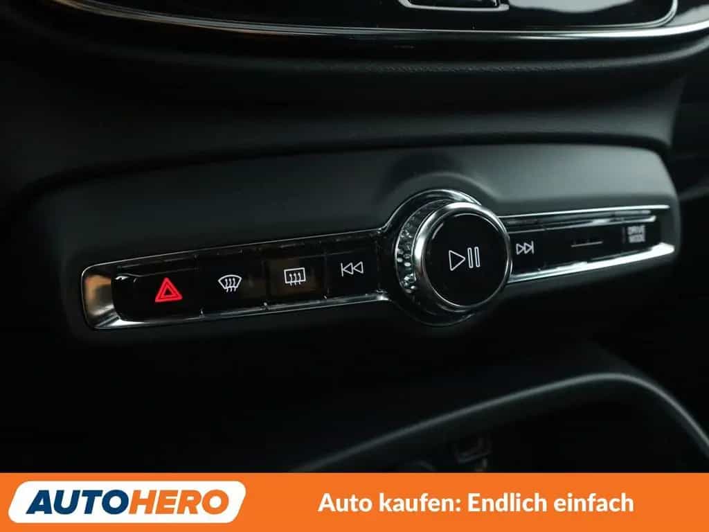Volvo XC40 2.0 D4 R-Design AWD Aut.*NAVI*LED*ACC*CAM* 09/2018-photo-25