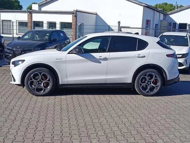 Alfa Romeo Stelvio Veloce Q4 #AHK #HARMAN 11/2025-photo-2