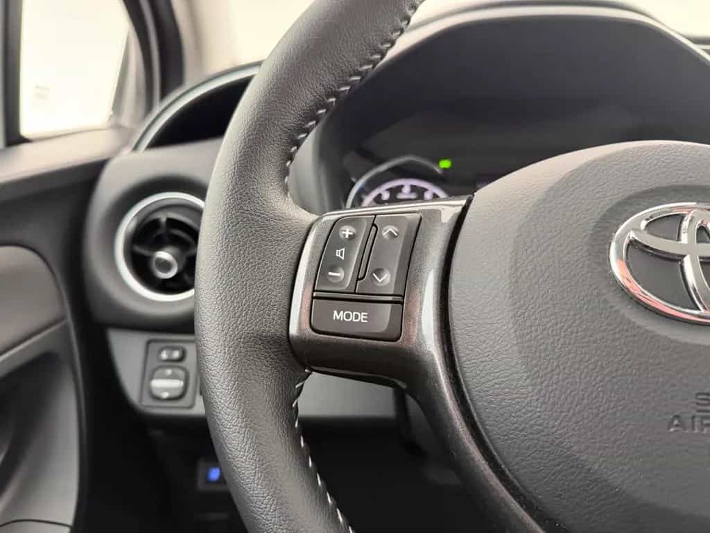 Toyota Yaris 1.5 Dual-VVT-iE*TEAM D*R.KAM-SPUR-SHZ-USB 03/2019-photo-32