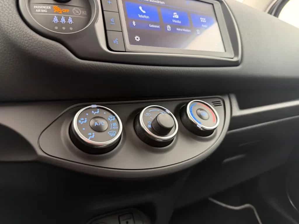 Toyota Yaris 1.5 Dual-VVT-iE*TEAM D*R.KAM-SPUR-SHZ-USB 03/2019-photo-37