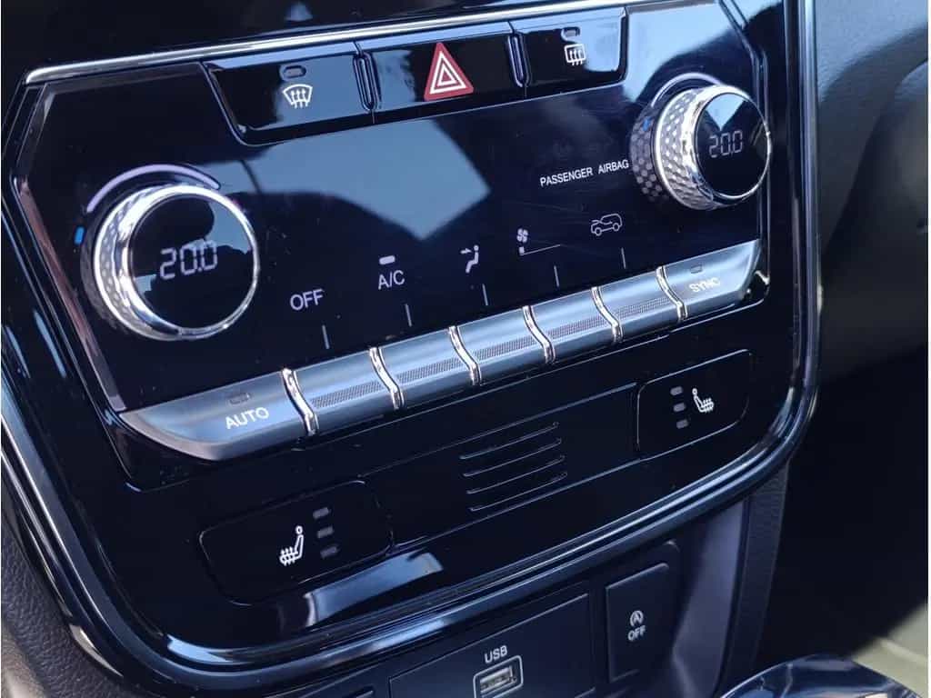 Ssangyong Tivoli Sapphire 1.5 AT6 Kamera Sitz-/Lenkradheiz 09/2023-photo-12