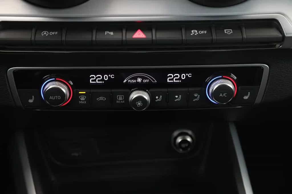 Audi Q2 35 TFSI S tronic sport | NAVI | PDC | LED | 03/2018-photo-17