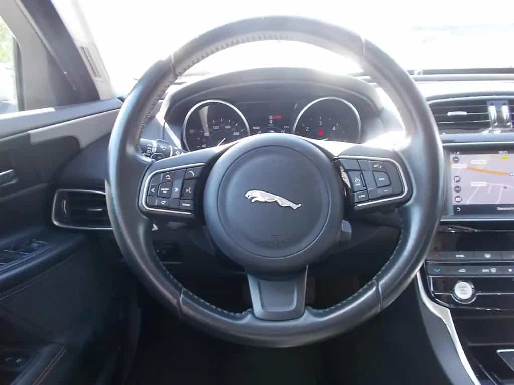 Jaguar XE Prestige, Leder, Navi, Rundum Kamera 03/2017-photo-18