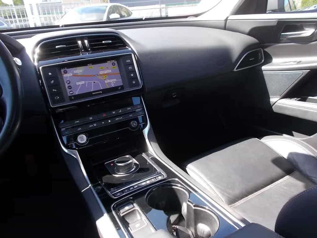 Jaguar XE Prestige, Leder, Navi, Rundum Kamera 03/2017-photo-19