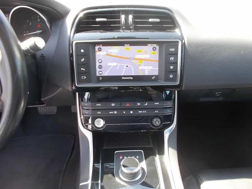 Jaguar XE Prestige, Leder, Navi, Rundum Kamera 03/2017-photo-23