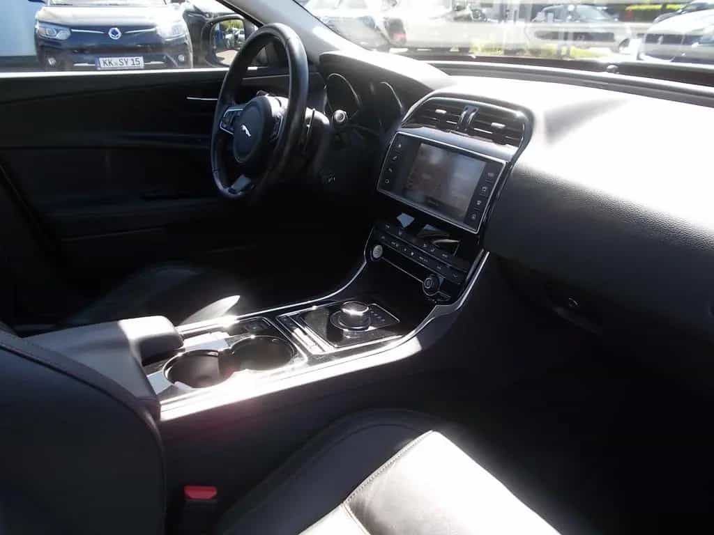 Jaguar XE Prestige, Leder, Navi, Rundum Kamera 03/2017-photo-32
