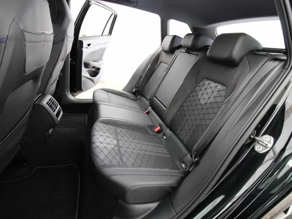 Volkswagen Golf VIII Variant 1.5 TSI R-Line LED+KAMERA+ACC 05/2025-photo-10