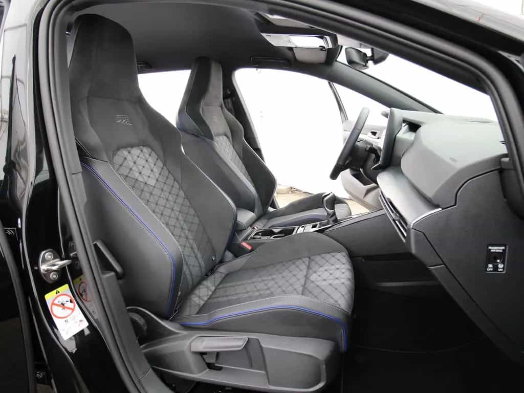 Volkswagen Golf VIII Variant 1.5 TSI R-Line LED+KAMERA+ACC 05/2025-photo-24