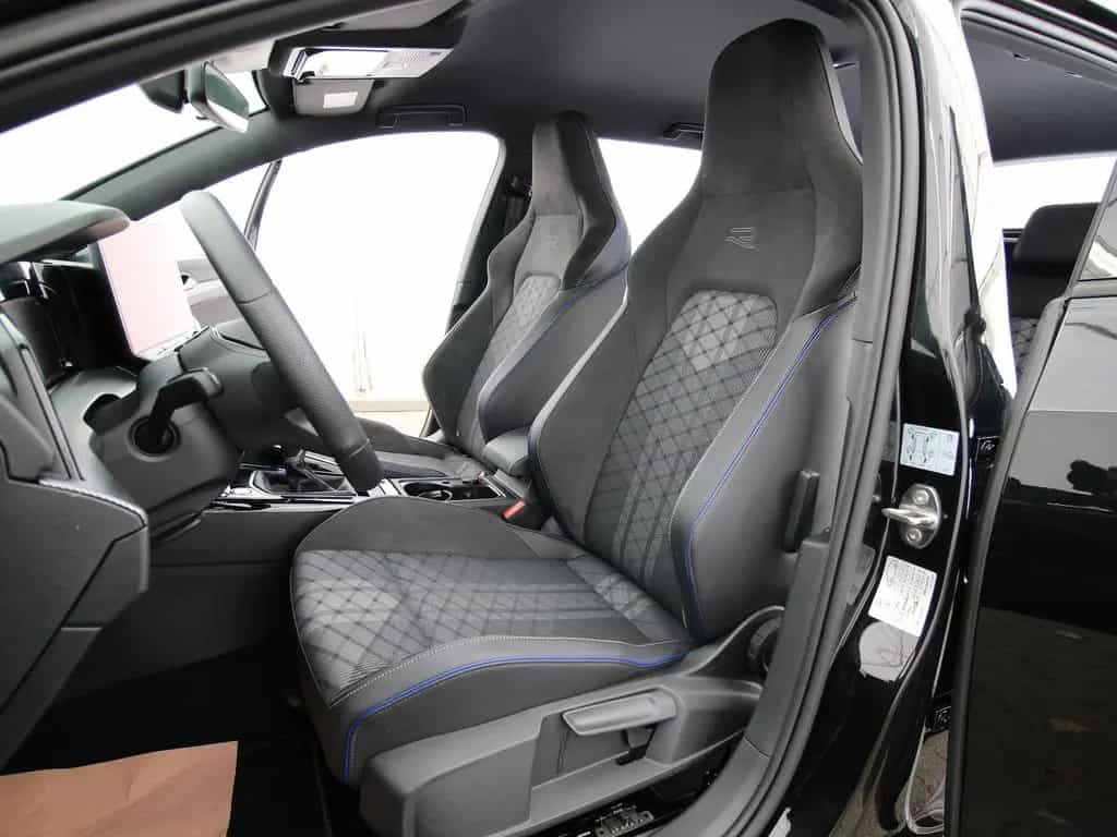 Volkswagen Golf VIII Variant 1.5 TSI R-Line LED+KAMERA+ACC 05/2025-photo-9