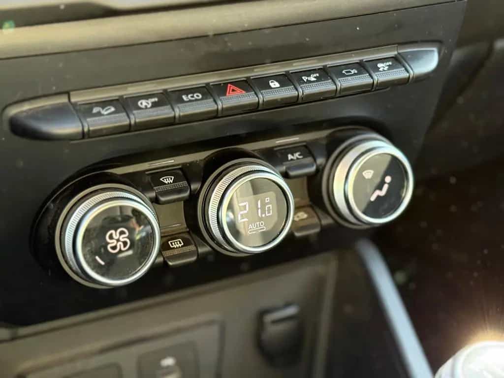 Dacia Duster II Extreme 4WD AHK NAVI 360CAM SHZ TOTW. 12/2022-photo-9