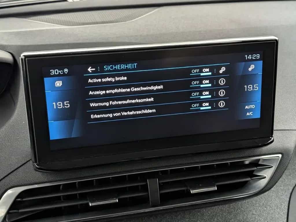 Peugeot 3008 1.5 BlueHDi 130 Allure Pack Navi 07/2021-photo-22