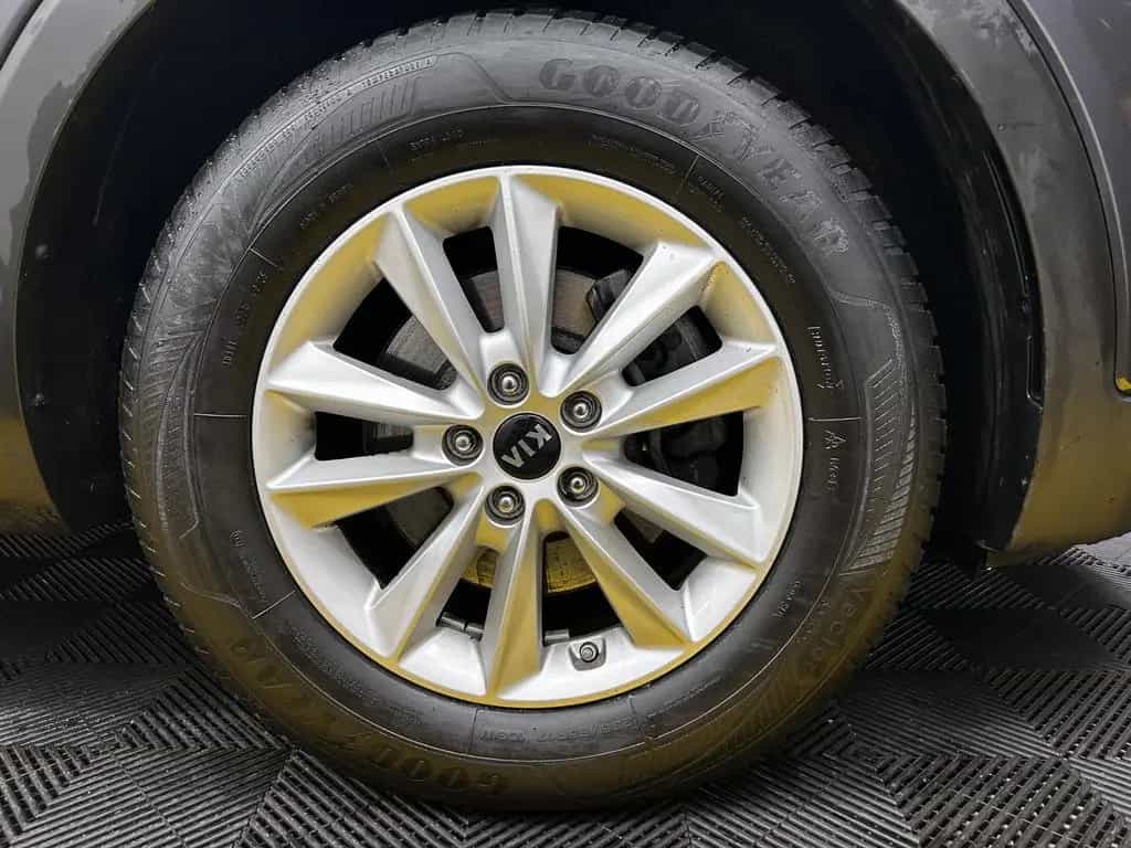 Kia Sorento Vision 4WD+Keyless+Bi-Xenon+Kam+Carplay 06/2018-photo-36