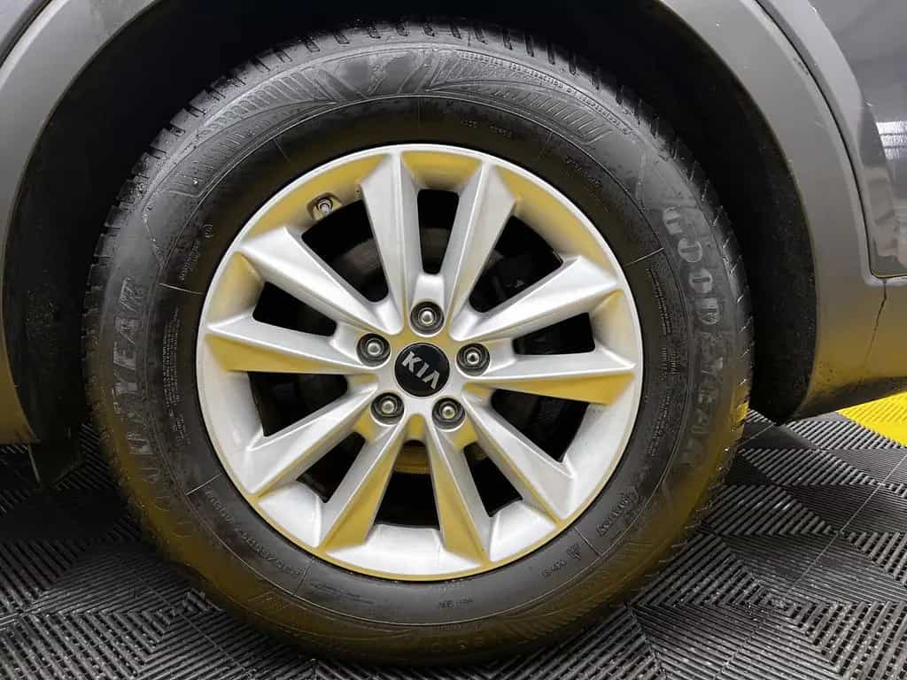 Kia Sorento Vision 4WD+Keyless+Bi-Xenon+Kam+Carplay 06/2018-photo-38