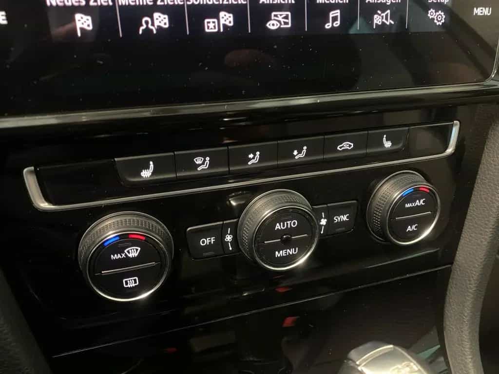 Volkswagen Golf VII Variant Join 1.5 TSI DSG PANO APP NAVI 04/2019-photo-17