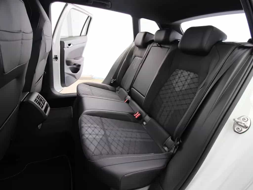 Volkswagen Golf VIII Variant 1.5 TSI R-Line LED+KAMERA+ACC 04/2025-photo-10