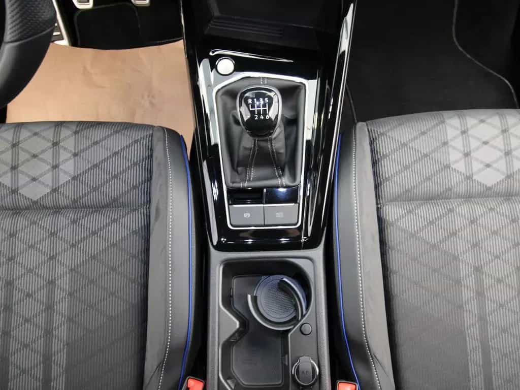 Volkswagen Golf VIII Variant 1.5 TSI R-Line LED+KAMERA+ACC 04/2025-photo-20