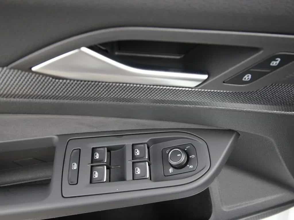 Volkswagen Golf VIII Variant 1.5 TSI R-Line LED+KAMERA+ACC 04/2025-photo-23