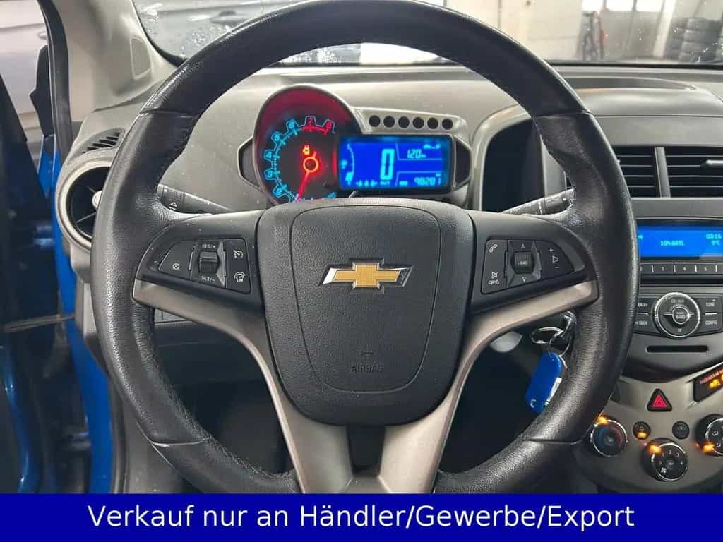 Chevrolet Aveo Schrägheck 1.6i LTZ Klimaanlage SHZ PDC 06/2011-photo-16