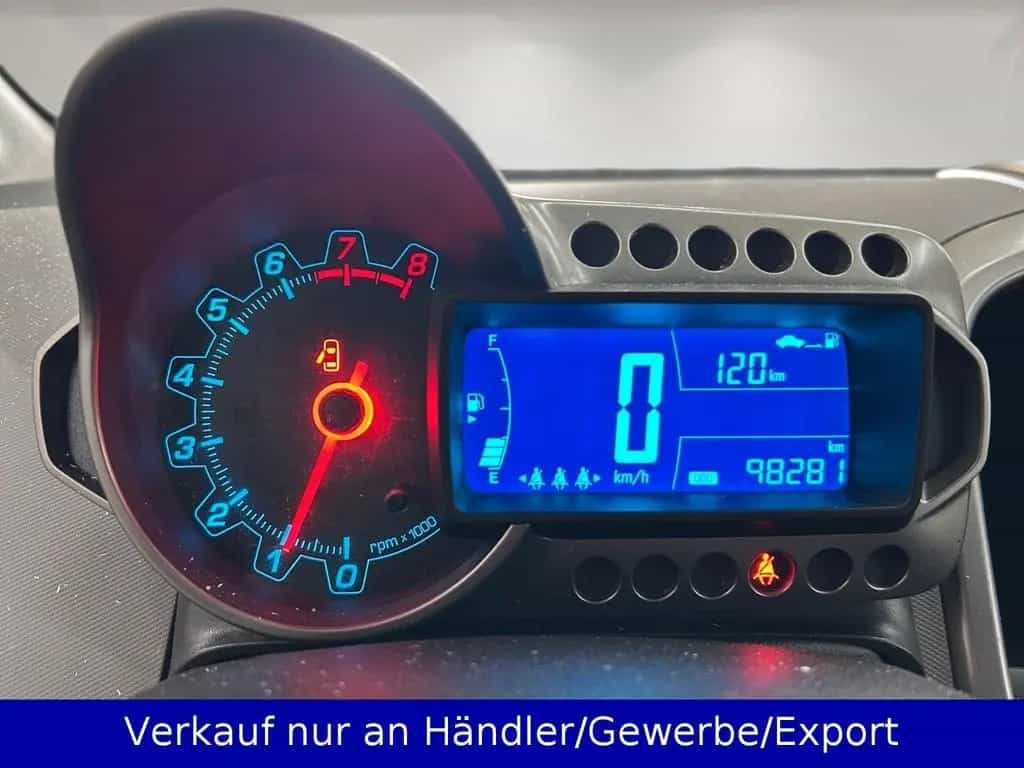 Chevrolet Aveo Schrägheck 1.6i LTZ Klimaanlage SHZ PDC 06/2011-photo-9