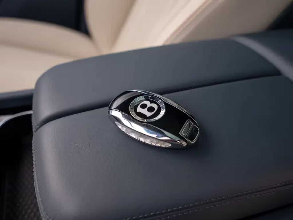 Bentley Bentayga EWB Mulliner V8 01/2025-photo-10