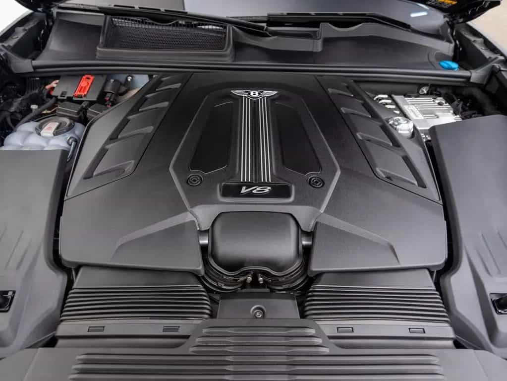 Bentley Bentayga EWB Mulliner V8 01/2025-photo-17