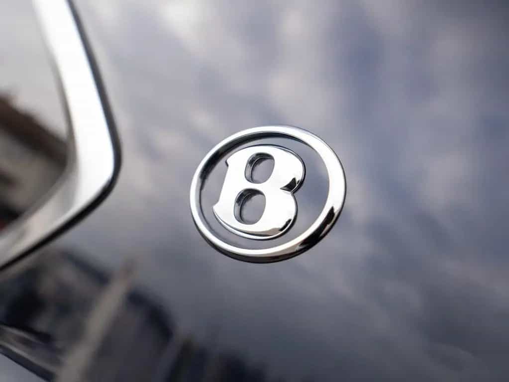 Bentley Bentayga EWB Mulliner V8 01/2025-photo-19