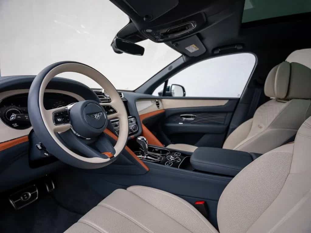 Bentley Bentayga EWB Mulliner V8 01/2025-photo-24