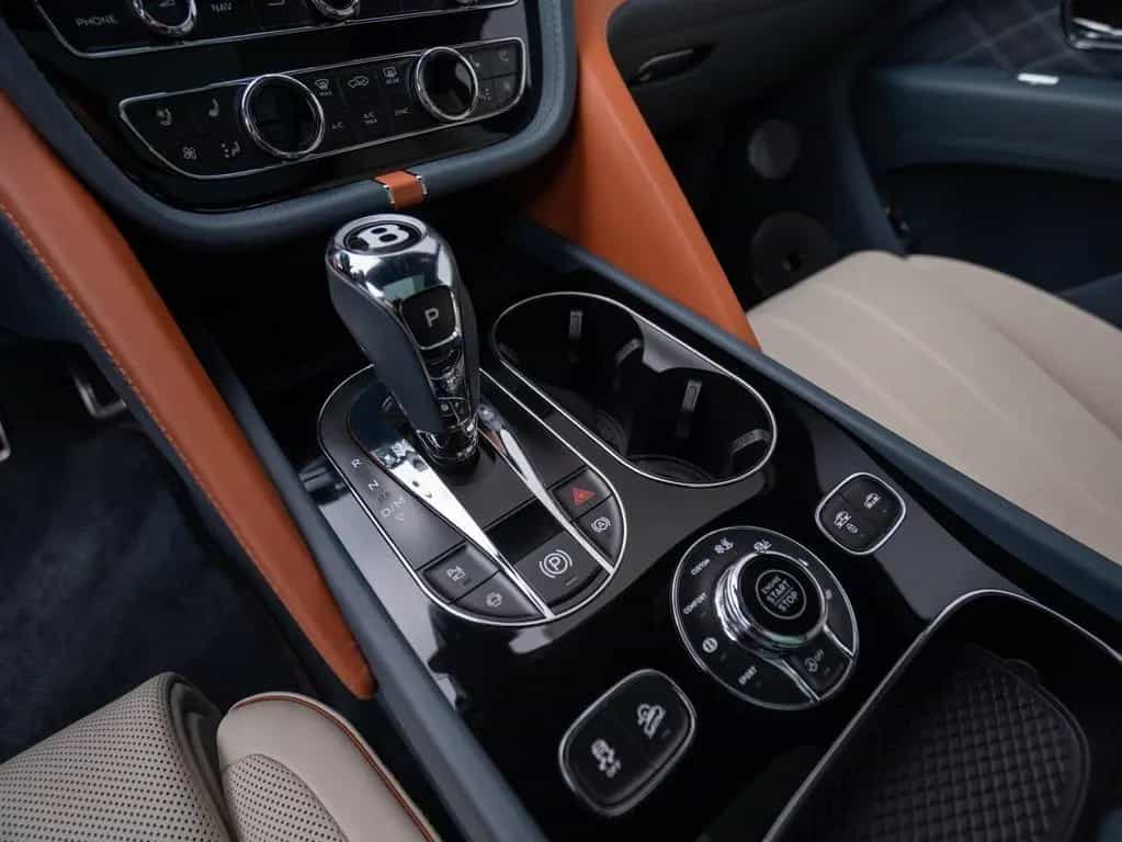 Bentley Bentayga EWB Mulliner V8 01/2025-photo-31