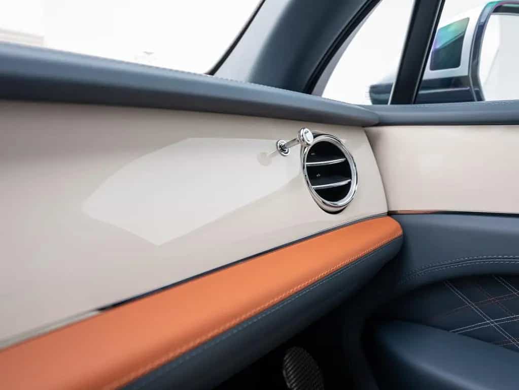 Bentley Bentayga EWB Mulliner V8 01/2025-photo-34