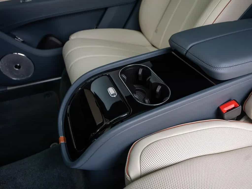 Bentley Bentayga EWB Mulliner V8 01/2025-photo-37