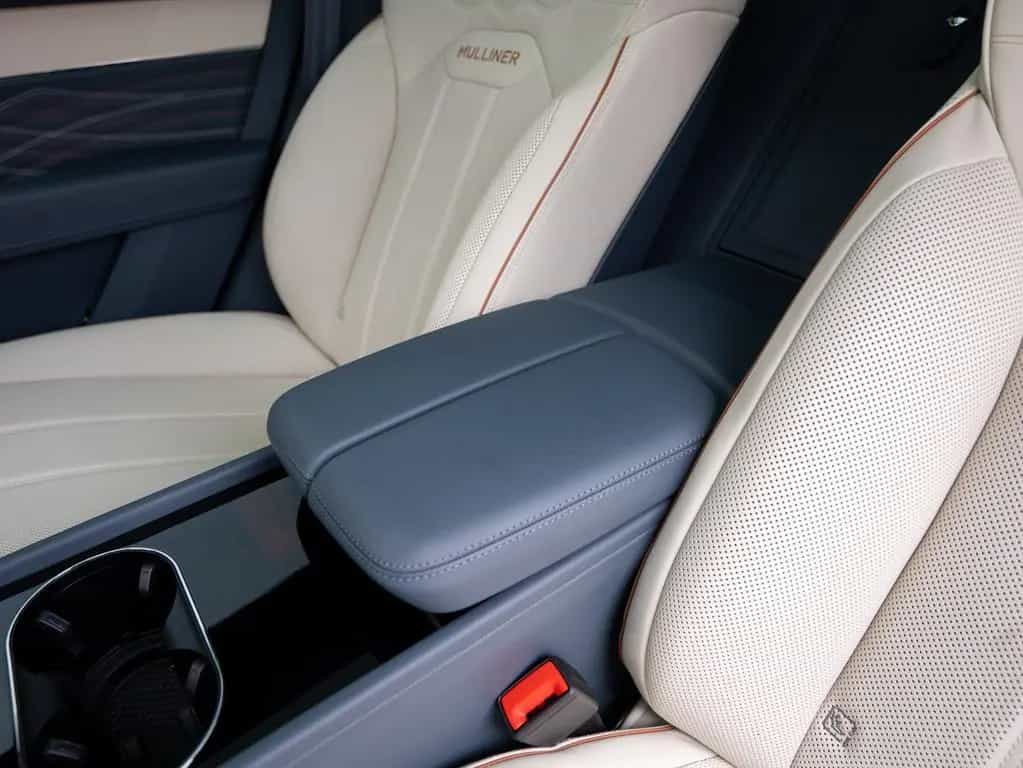 Bentley Bentayga EWB Mulliner V8 01/2025-photo-38