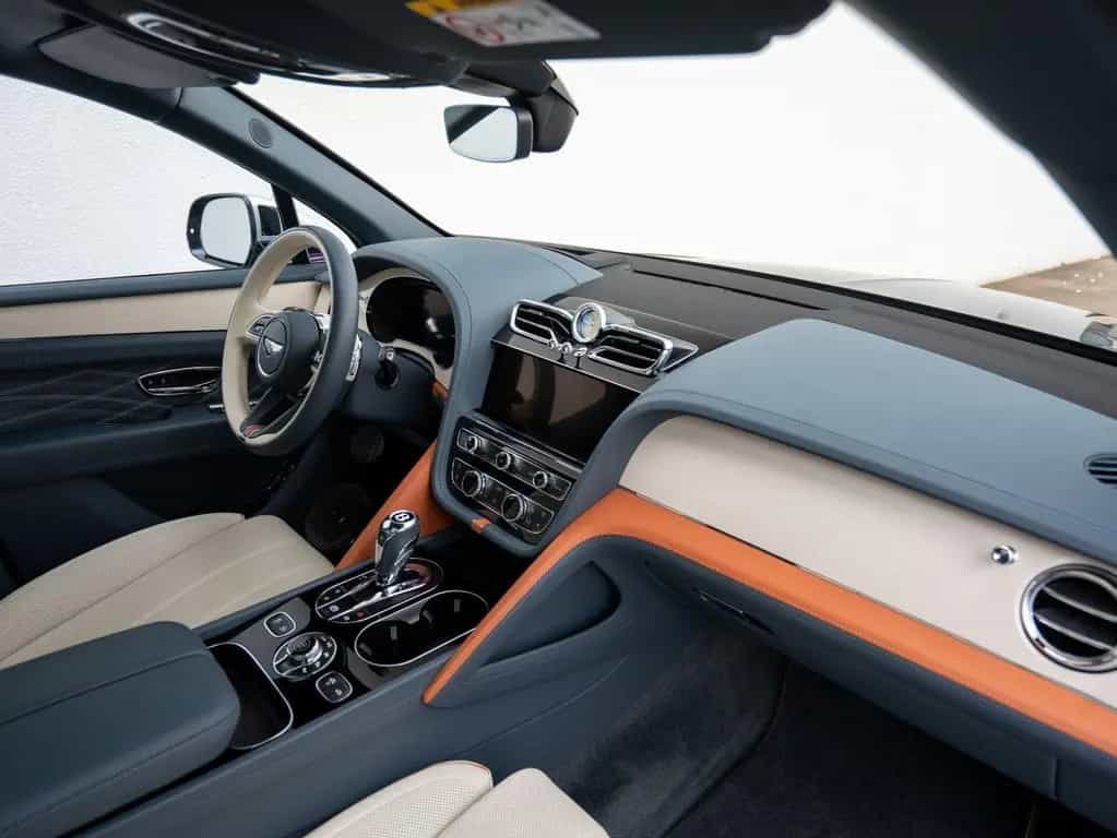 Bentley Bentayga EWB Mulliner V8 01/2025-photo-43