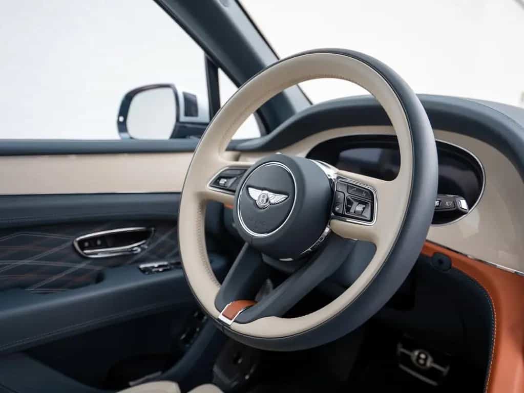 Bentley Bentayga EWB Mulliner V8 01/2025-photo-44
