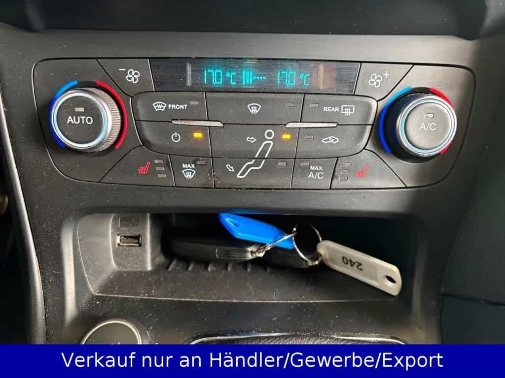 Ford Focus ST Kombi 2.0EB AAC Xenon SHZ Navi PDC 03/2017-photo-12