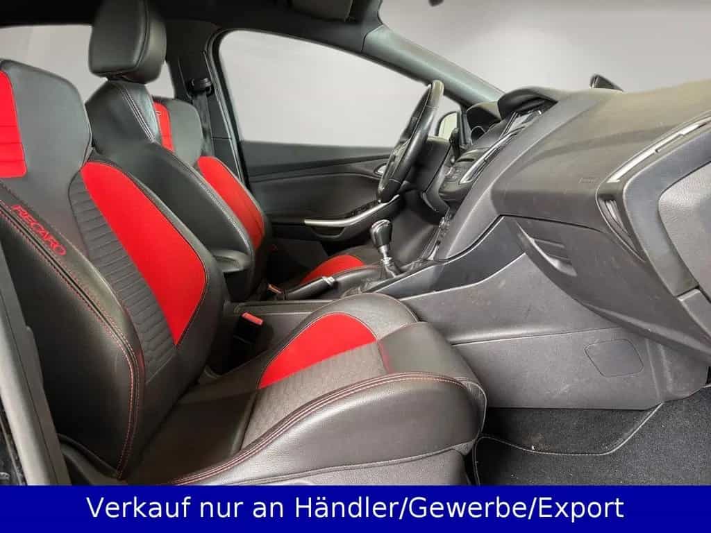 Ford Focus ST Kombi 2.0EB AAC Xenon SHZ Navi PDC 03/2017-photo-13