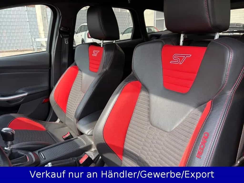 Ford Focus ST Kombi 2.0EB AAC Xenon SHZ Navi PDC 03/2017-photo-24