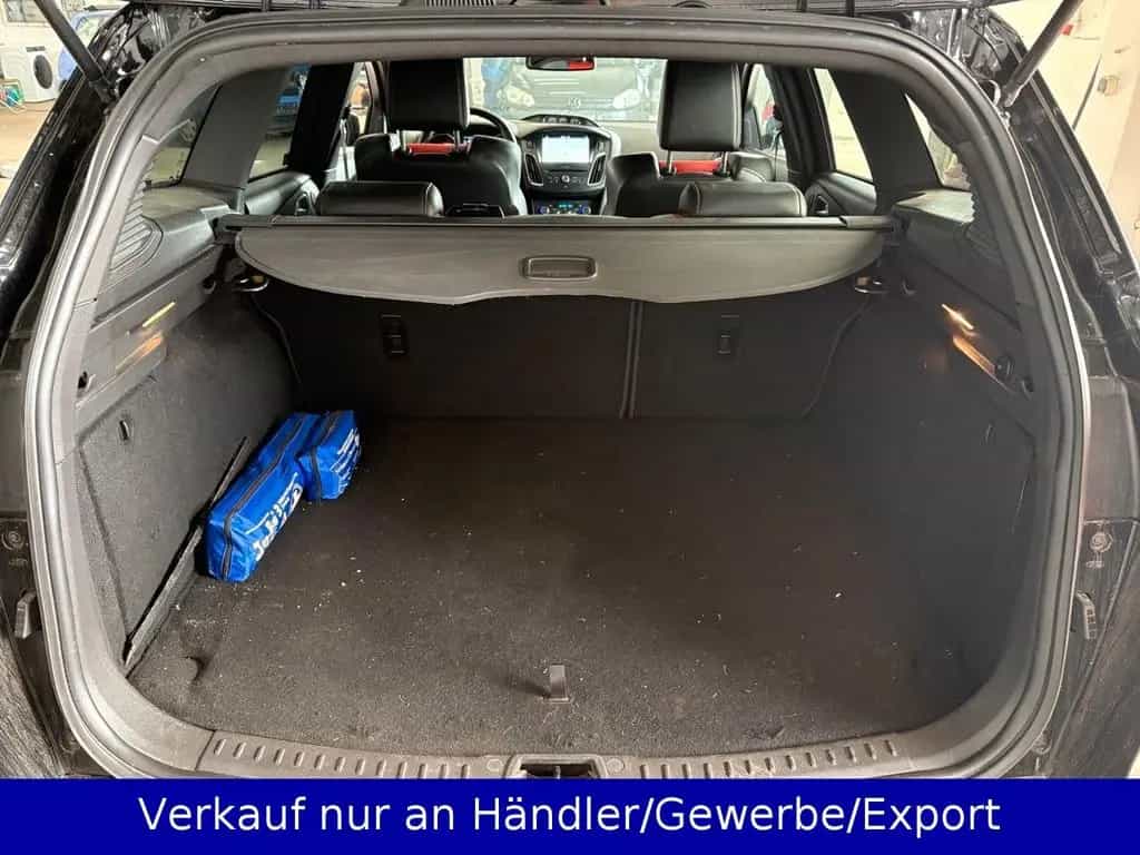 Ford Focus ST Kombi 2.0EB AAC Xenon SHZ Navi PDC 03/2017-photo-7