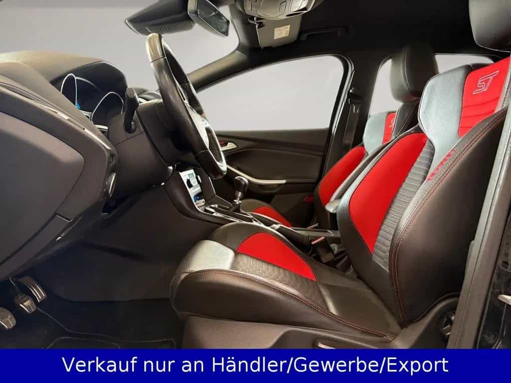 Ford Focus ST Kombi 2.0EB AAC Xenon SHZ Navi PDC 03/2017-photo-8