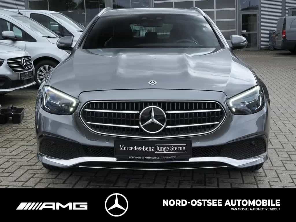 Mercedes-Benz E 450 T AVANTGARDE 4M KAMERA DISTRO SHD AHK LED 05/2022-photo-1
