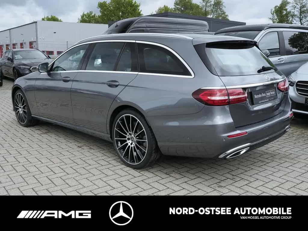 Mercedes-Benz E 450 T AVANTGARDE 4M KAMERA DISTRO SHD AHK LED 05/2022-photo-3