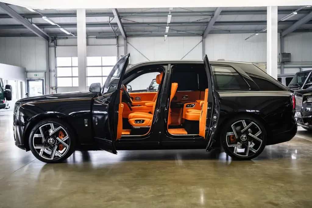 Rolls-Royce Cullinan Black Badge / PROD. 2026 / 4 Seats null-photo-10