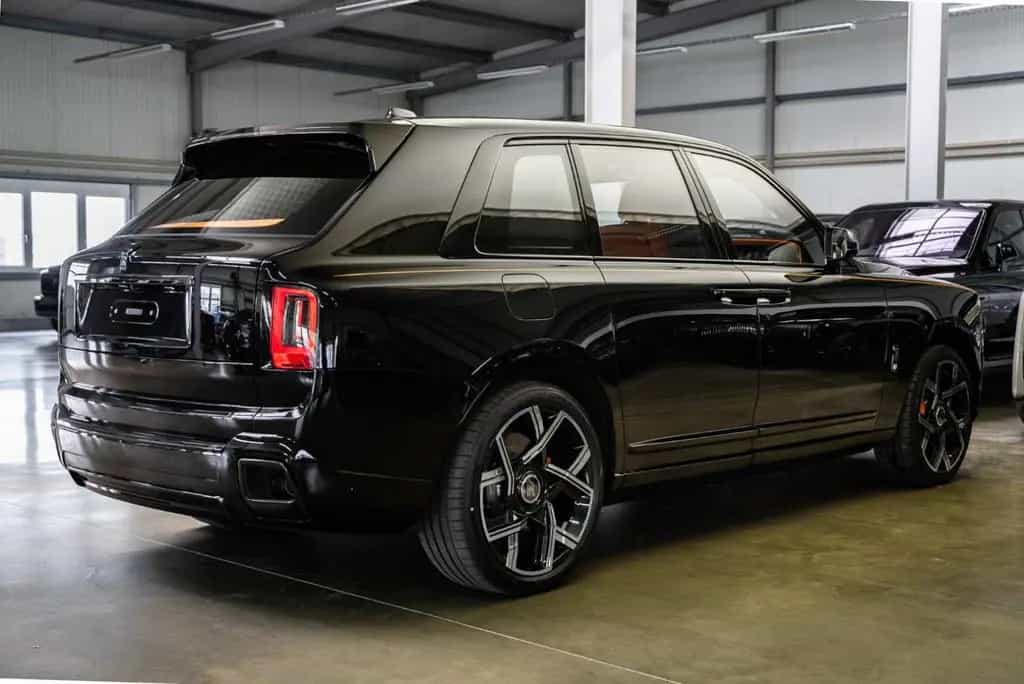 Rolls-Royce Cullinan Black Badge / PROD. 2026 / 4 Seats null-photo-13