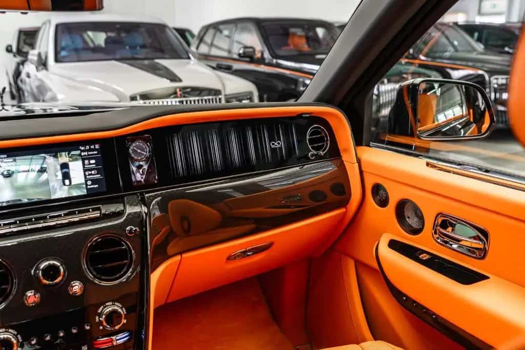Rolls-Royce Cullinan Black Badge / PROD. 2026 / 4 Seats null-photo-15